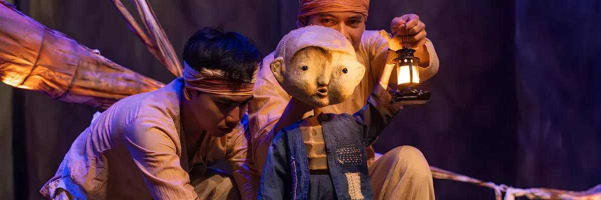 From Yogyakarta’s renowned Papermoon Puppet Theatre this is the story of a beautiful friendship, following the story of a little boy Wehea and a very special rhinoceros beetle...